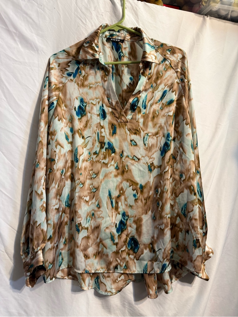 Lightweight V-Neck Long Sleeve Blouse in Teal & Brown -